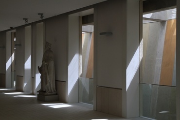 3.emeleti  zsibongó a Szent László szoborral, fotó: Kovács  Zoltán