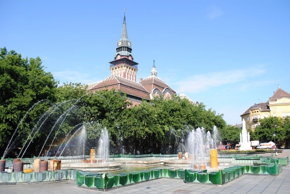 Főtér és a zöld szökőkút - fotó: Garai Péter