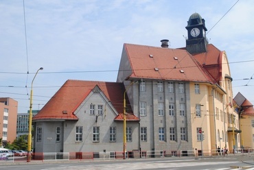 Az egykori közigazgatási főiskola, ma Óvárosi Tanácsháza, fotó: Garai Péter