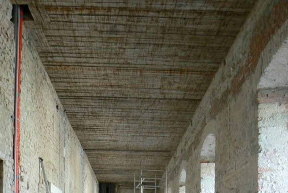 A Gizella szárny emeleti folyosójának feltárása 2009. , fotó Máté Zsolt