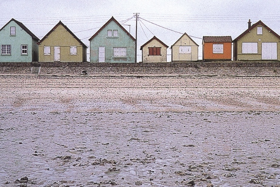 1. kép Normandiai kabinok a strandon, fotó: Claude Caroly, l’architecture d’aujourd’hui –juin 2000