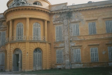 Fehérvárcsurgói kastély udvari homlokzat 1995 - fotó: Garai Péter