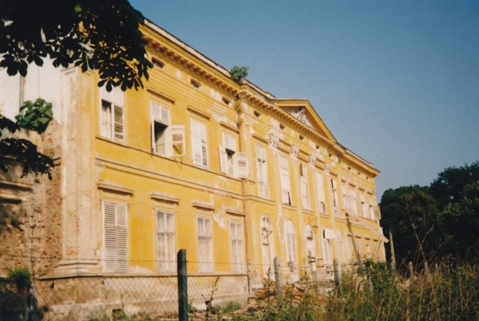 Fehérvárcsurgói kastély főhomlokzat 1995 - fotó: Garai Péter