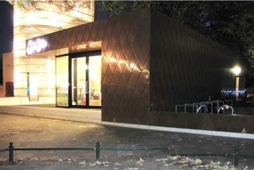 Hotel a Berlini Falnál