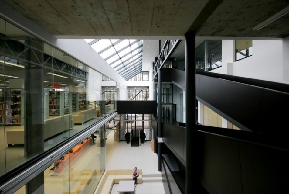 A. és M. Miškinis Könyvtár, Utena - építészet: 4 PLIUS architects, fotó: Raimondas Urbakavičius