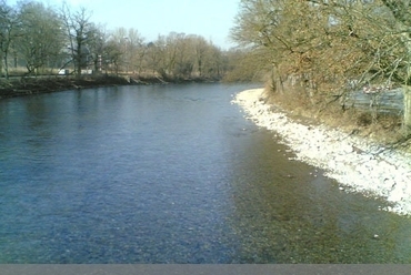 Az Area folyó a sportpálya közelében