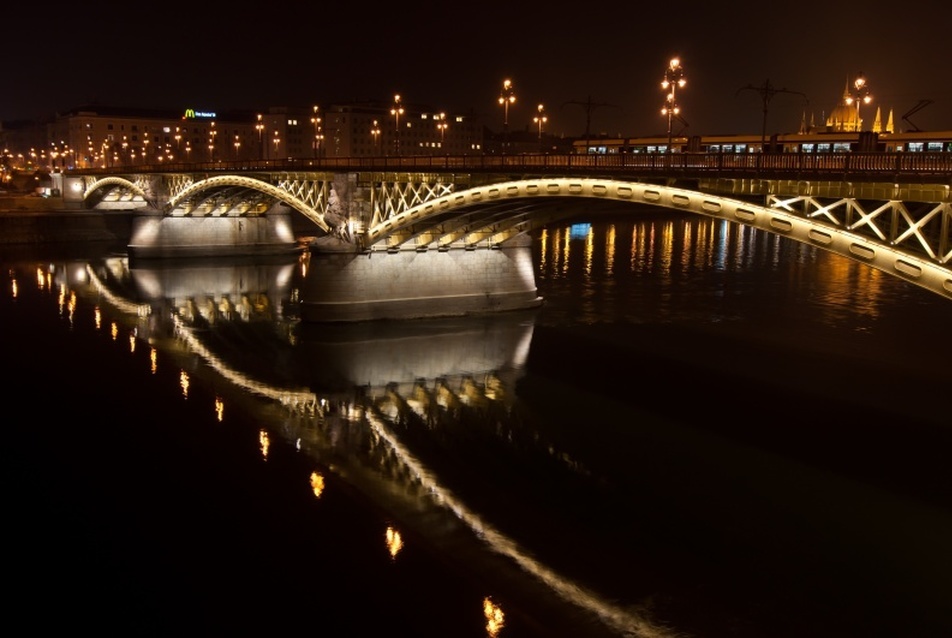 A Margit híd díszvilágítása