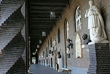 Rerrich Béla fő műve a szegedi Dóm tér és az egyetemi épületegyüttes. A Pantheon a Dóm tér nyugati oldalán, forrás: wikipédia