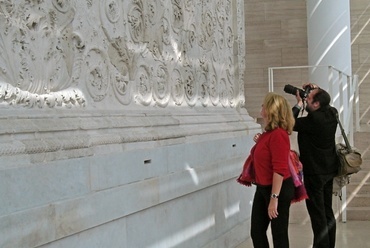 The Augustus Botanical code of Ara Pacis (Az Ara Pacis botanikai elemzése) Róma, Olaszország