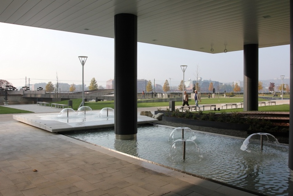Millenium Városközpont főépület (K&H székház környezetrendezése) - tervező: Garten Studio
