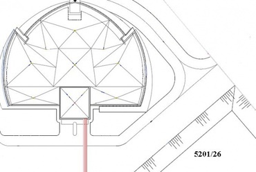 2 x 9 = 18 db, 100 m mély, 32 mm-es szimpla U csöves földszondák  Tichelmann rendszerű csőkötéssel és a hozzá tartozó 63 mm-es (az  épületben: 110 mm-es) gerincvezetékpár elrendezése. Forrás: Geowatt Kft.