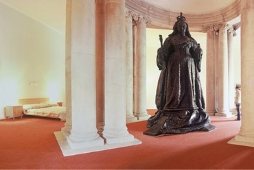 Villa Viktoria - fotó: nick hunt, alistair overbruck, installáció: Tatzu Nishi