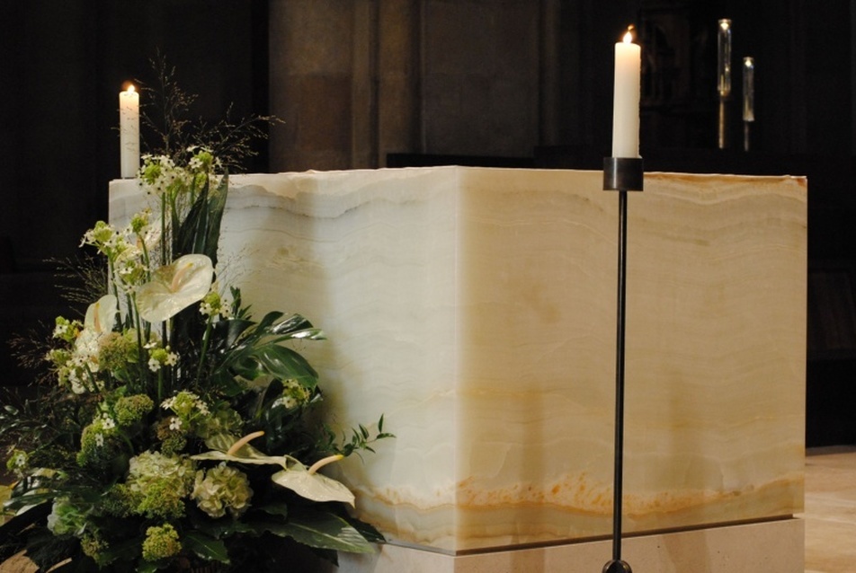 „A szeretet a kövek közötti malter” - beszámoló a pannonhalmi bazilika felszenteléséről