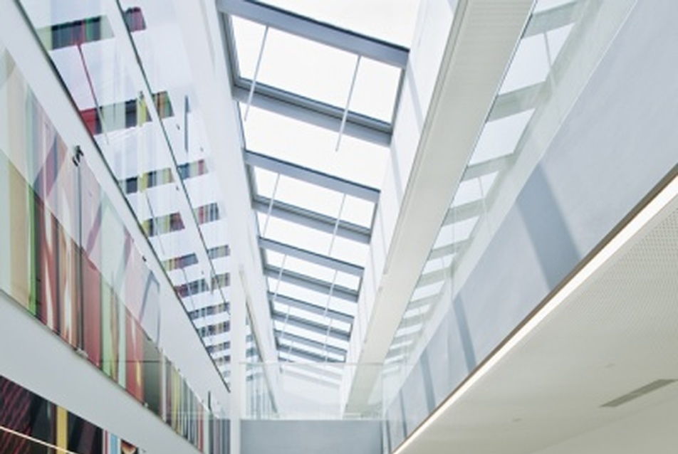 Stelzhamerschule Linz, átalakítás és bővítés - vezető tervező: Clemens Kirsch, fotó: Hertha Hurnaus