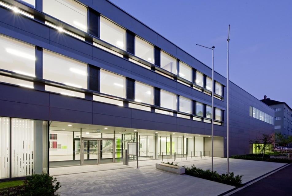 Stelzhamerschule Linz, átalakítás és bővítés - vezető tervező: Clemens Kirsch, fotó: Hertha Hurnaus
