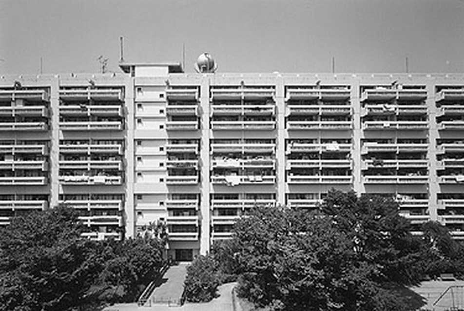 Maekawa, Ohtaka, Harumi Apartment épülete
