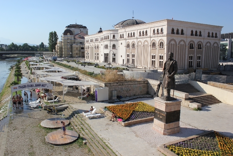 Betonba öntött 21. századi historizmus Szopje modern főterén., fotó: Székely Miklós