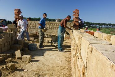 Helyiek építenek helyieknek - fotó: Kovács Zoltán