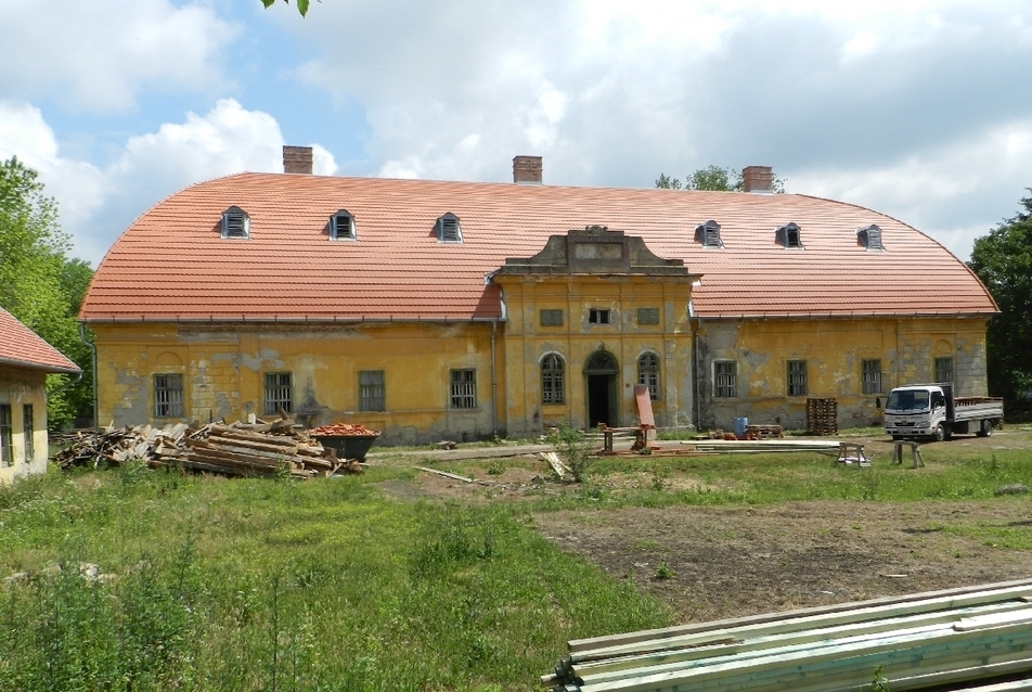 A romhányi Prónay-kastély tetőfelújítása