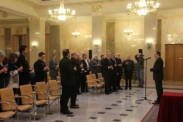 Dr. Felkai László közigazgatási államtitkár átadja a Kós Károly-díjakat 2013-ban - fotó: perika