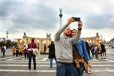 Budapest felirat, fotó: Turós Balázs