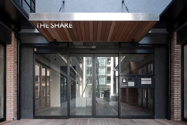 THE SHARE Harajuku - A lakóház bejárata, fotó: ReBITA