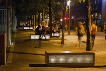 Világító pixelbeton padokkal, fotó: Zsitva Tibor