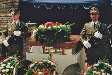 Somogyvár, Szent László királyunk sírhelye, 2000, fotó: K.J.