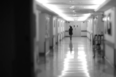 Kórház: steril és ijesztő