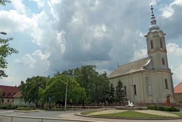 Az utcakép korábban, az evangélikus templom, forrás: AVS
