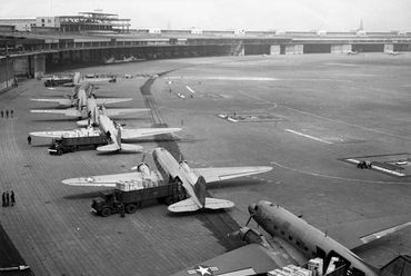 Berlin, Tempelhof - a légihíd idején, 1948-ban. Forrás: Wikipedia
