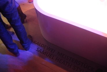 Termékbemutató installáció és show -  a Caracalla és a Hansgrohe közös design versenyének eredményhirdetésén és fogadásán a Garibaldi bisztróban - fotó: perika
