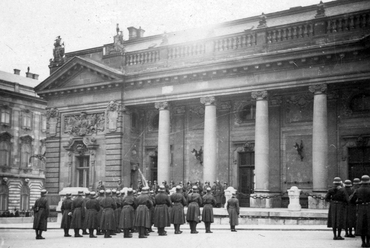 A Főőrség épülete 1940 körül, forrás: fortepan