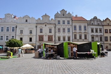 Mobil bio stand, Prága. Forrás: http://editarchitects.com/