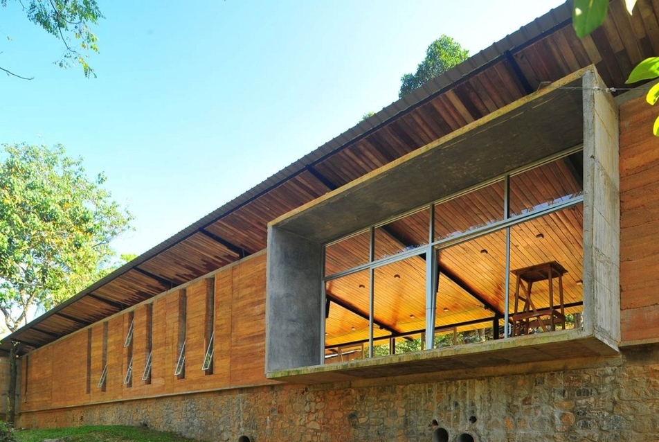 Holcim Globális Fenntartható Építészet Díj - ezüstérem 2015 - Háború után: közösségi könyvtár és szociális rehabilitáció - terv: Robust Architecture Workshop