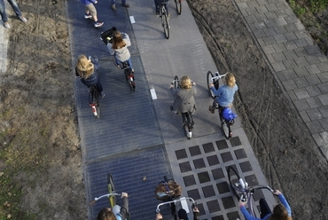 SolaRoad napelemes bicikliút Hollandiában. Forrás: www.solaroad.nl