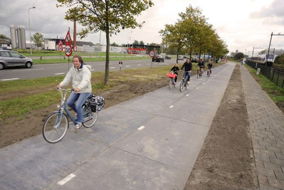 SolaRoad napelemes bicikliút Hollandiában. Forrás: www.solaroad.nl