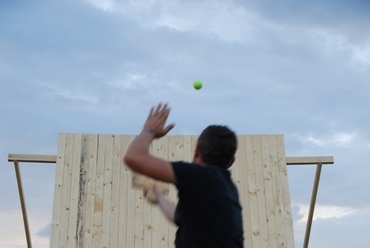 Achitecture Uncomfortable Workshop: playground installáció egy darabja, Hellowood, 2014