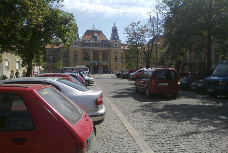 A tér északi oldalán lévő parkolóhely, forrás: dr. Rigó Mihály 