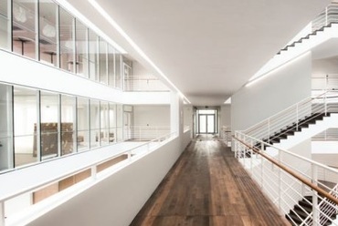 A LEED Platina minősítésű prágai Green Court irodaház, a WorldGBC ERN Leadership Award nyertese 2013-ban. Tervező Richard Meier & Partners Architect, kép © WorldGBC     