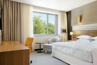 vendégszoba - Four Points by Sheraton Hotel és Konferencia Központ - fotó: Lutz Vorderwulbecke
