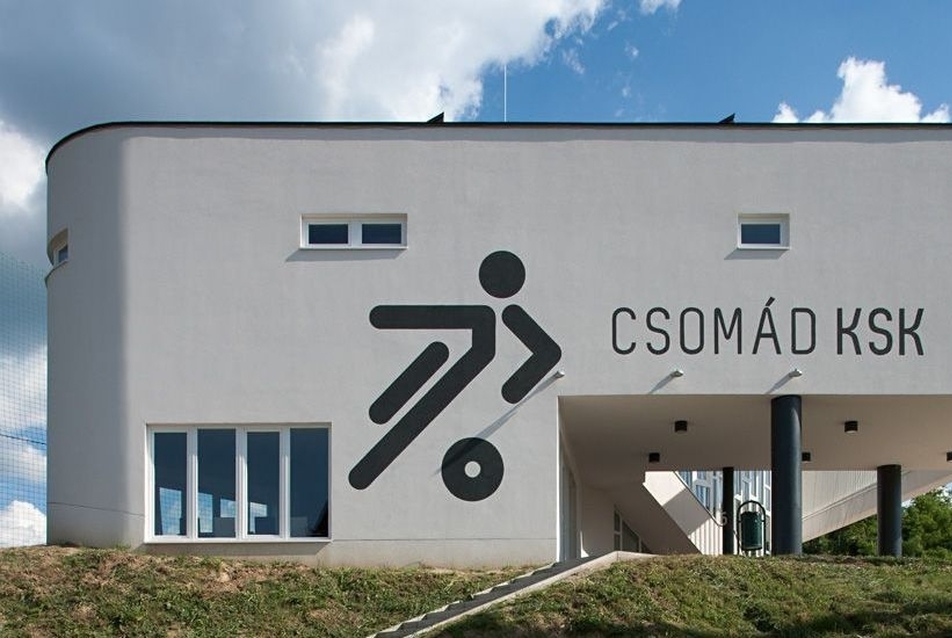 Egy kis modernizmus: sportközpont Csomádon