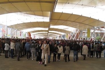 Expo Milánó. Októberben napi 200.000 látogató. A szerző felvétele