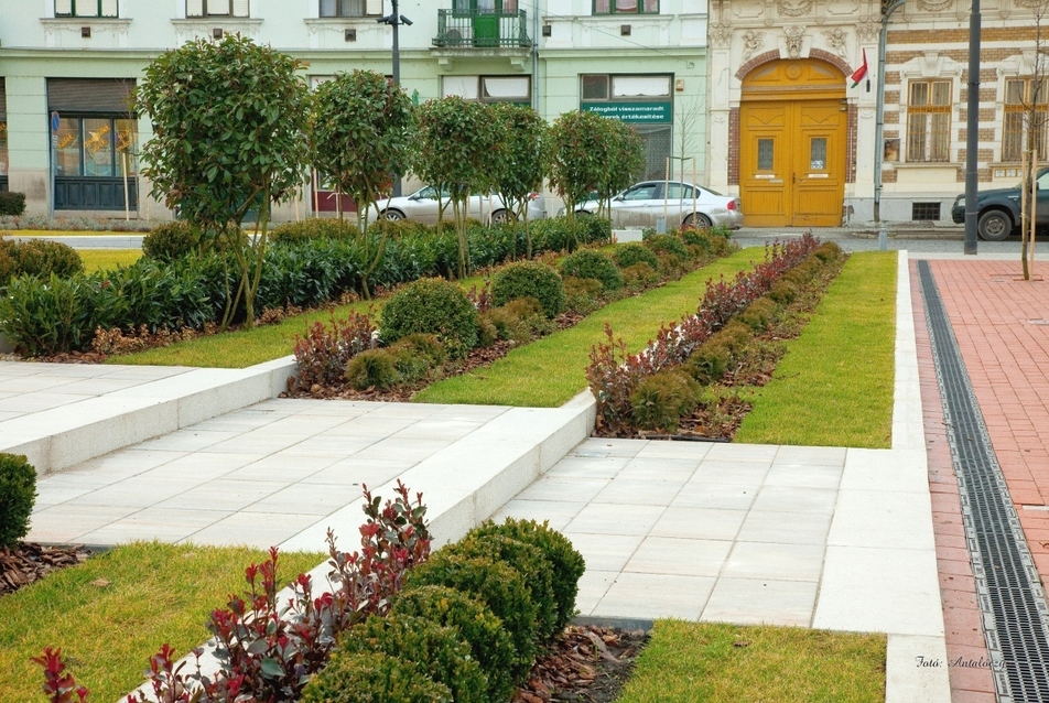 megújult tér Hódmezővásárhelyen