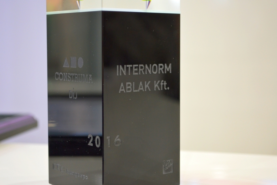 Construma-díjas az Internorm HF410 fa/alumínium ablakrendszere