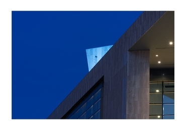 A Millenniumi Városközpont épületegyüttesét a Müpa előcsarnokának felnagyított ablakai zárják - fotó: Réthey-Prikkel Tamás