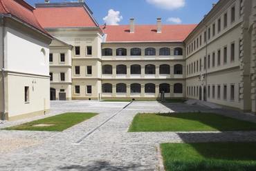 Bethlen Gábor Kollégium, belső udvar - forrás: reformatus.ro