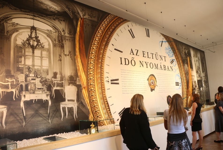 Az eltűnt idő nyomában kiállítás a fertődi Esterházy-kastélyban