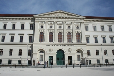 a Nemzeti Közszolgálati Egyetem főépülete, a Ludovica