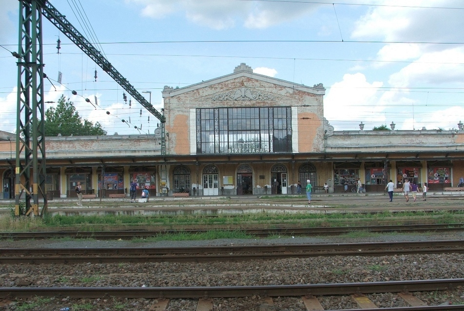 Békéscsabai vasútállomás, felújítás előtti állapot - fotó: Mata-Dór Architektúra